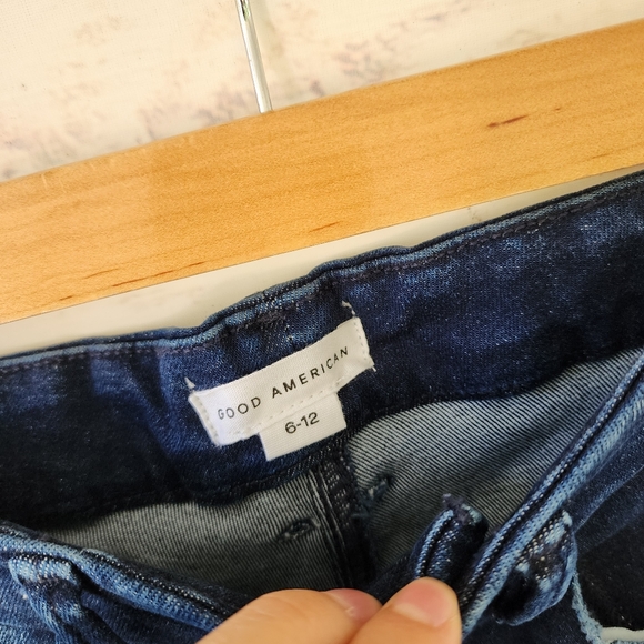 Good American Always Feels Good Classic Slim Straight Jeans - Picture 9 of 13